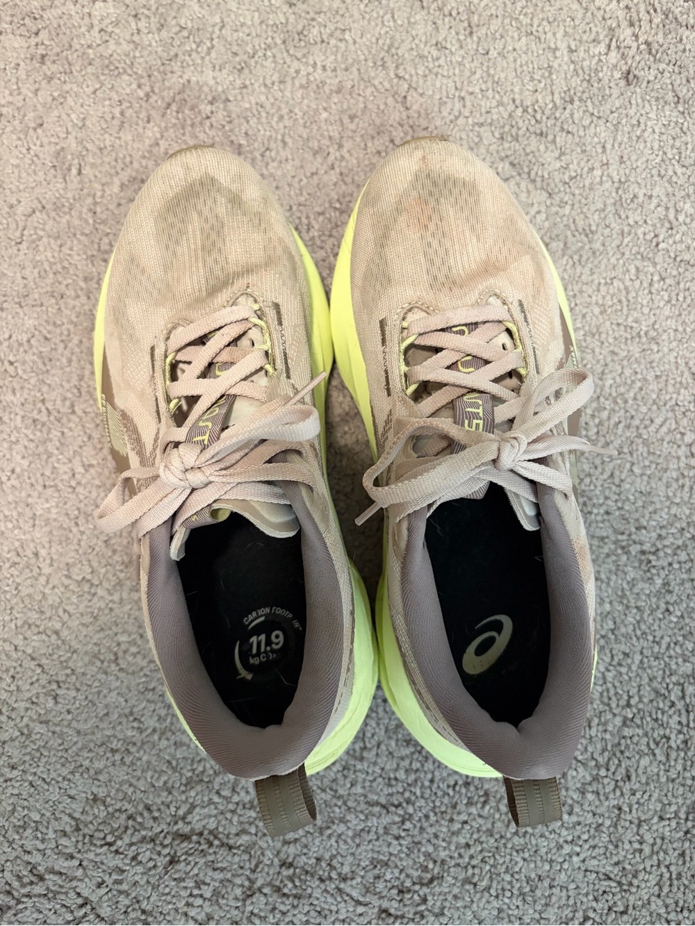 ASICS Novablast 5 Women's Running Shoes Size US 8 in Beige and Neon Yellow